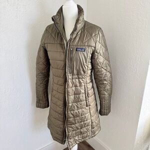 Patagonia Women's Olive Quilted Puffer Coat SMALL